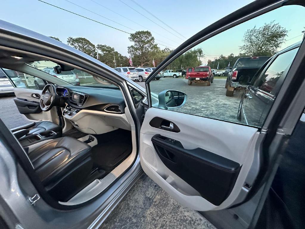 2017 Chrysler Pacifica Image 10