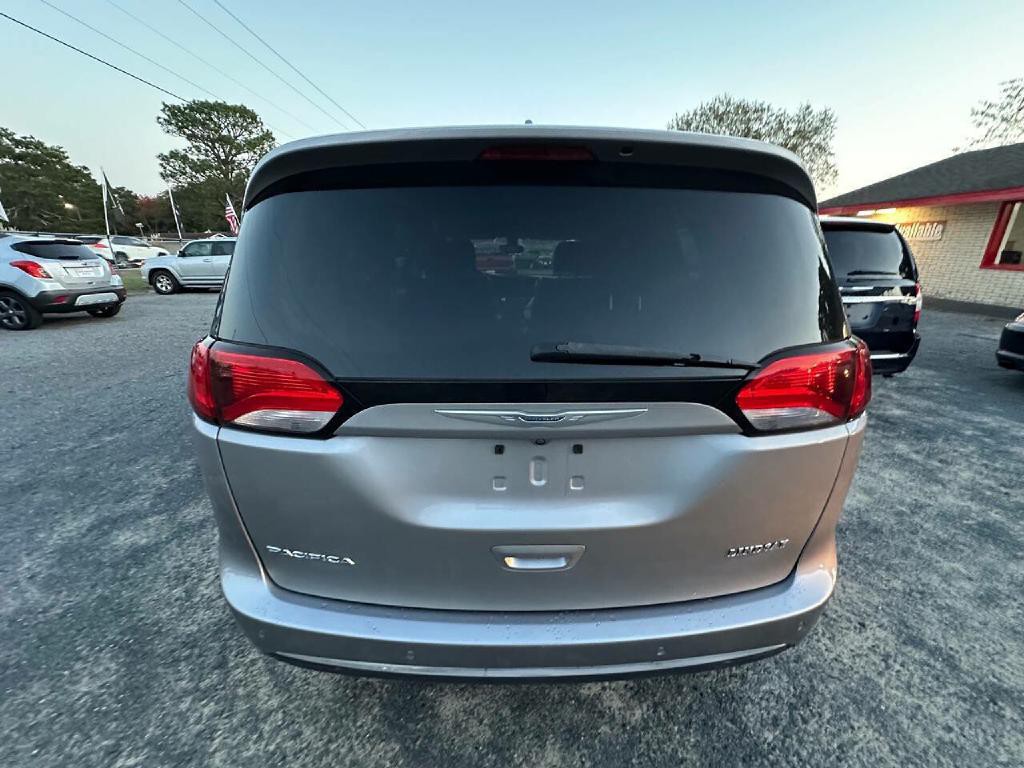 2017 Chrysler Pacifica Image 17