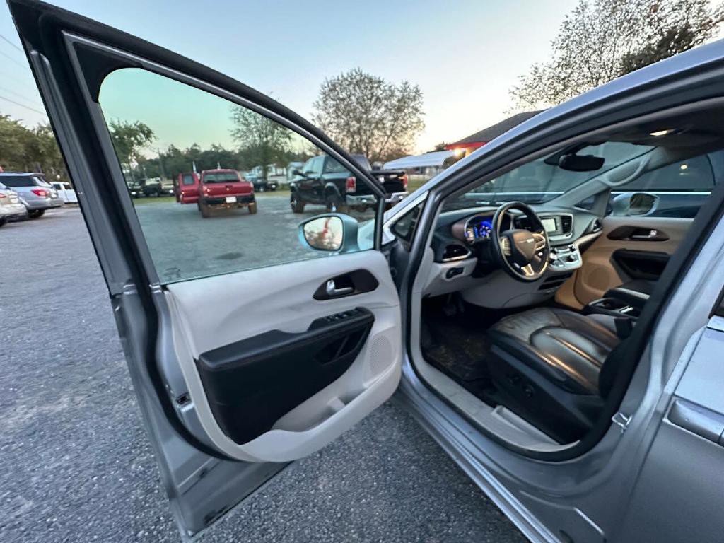 2017 Chrysler Pacifica Image 21