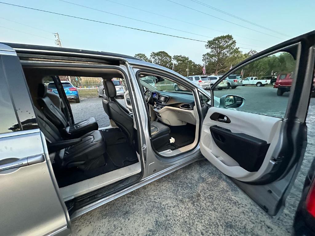 2017 Chrysler Pacifica Image 22