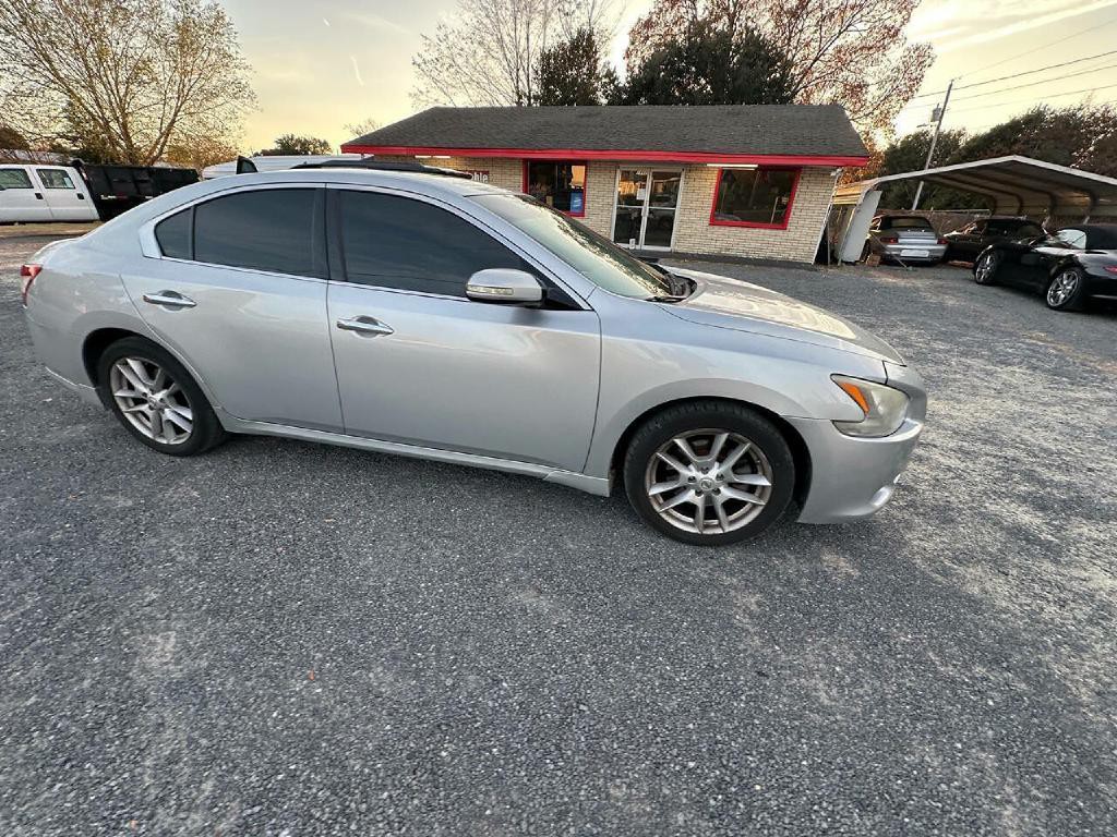 2010 Nissan Maxima Image 2
