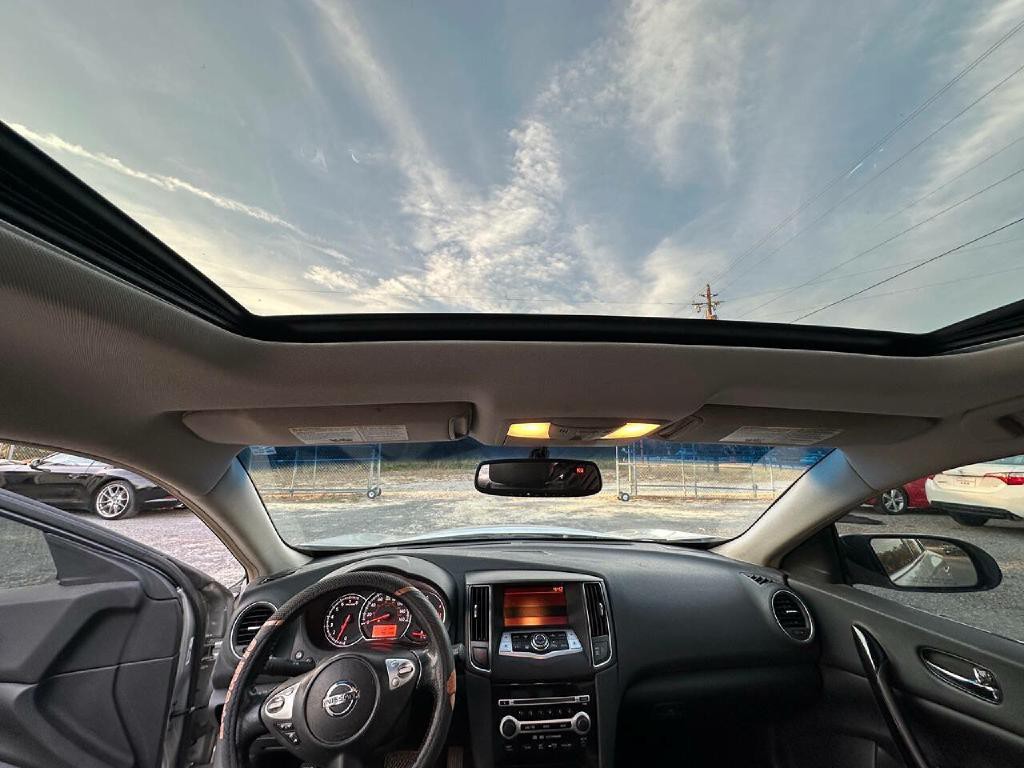 2010 Nissan Maxima Image 5