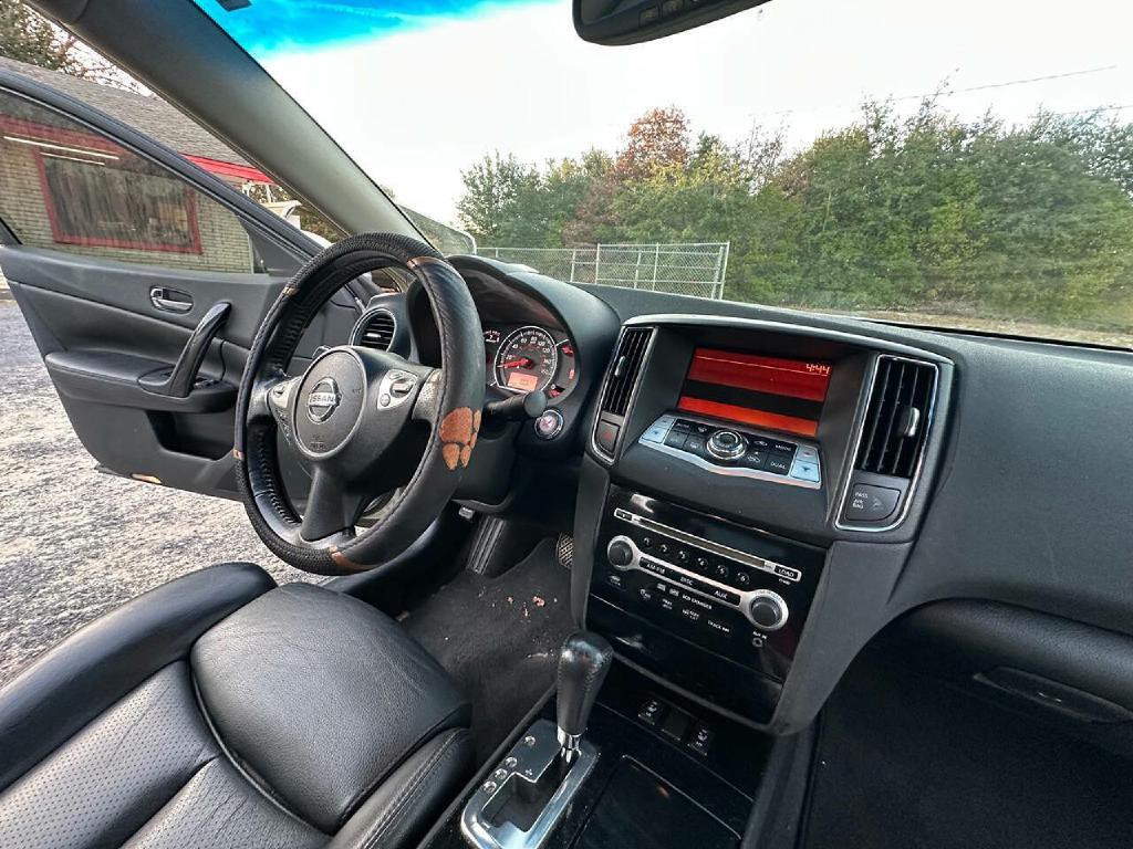 2010 Nissan Maxima Image 9