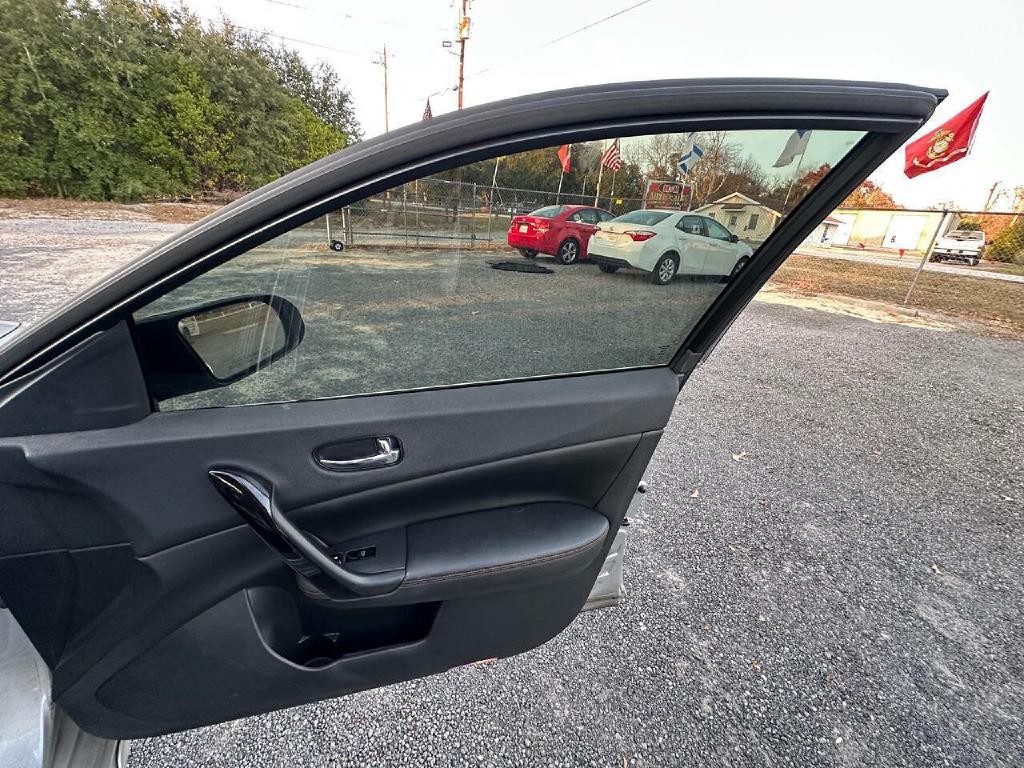 2010 Nissan Maxima Image 10