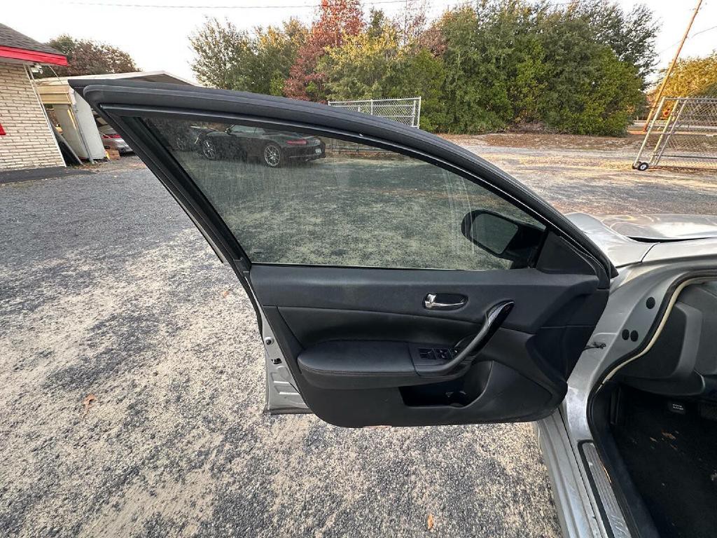 2010 Nissan Maxima Image 13