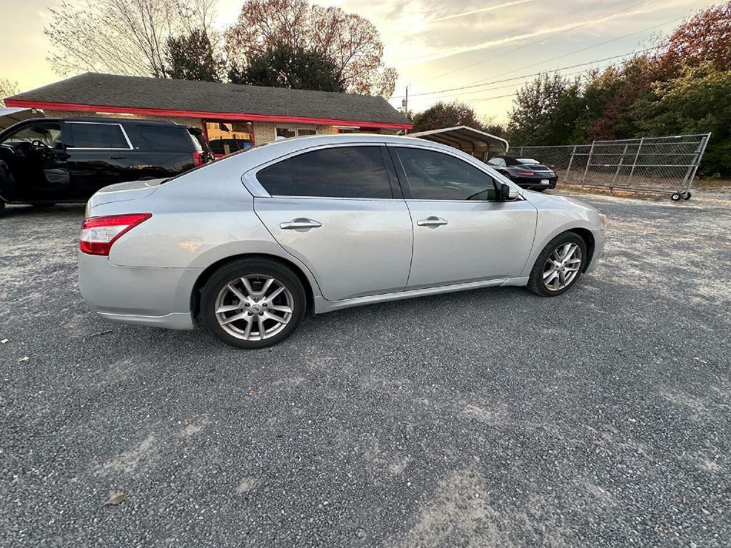 2010 Nissan Maxima Image 18