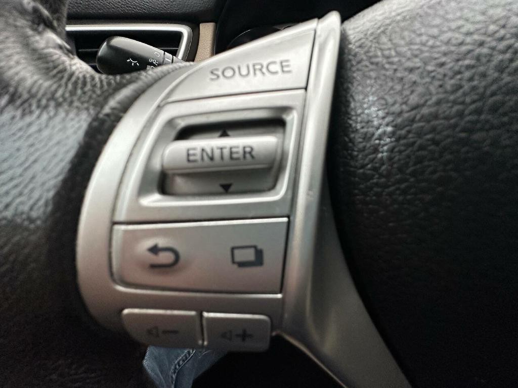 2016 Nissan Rogue Image 13