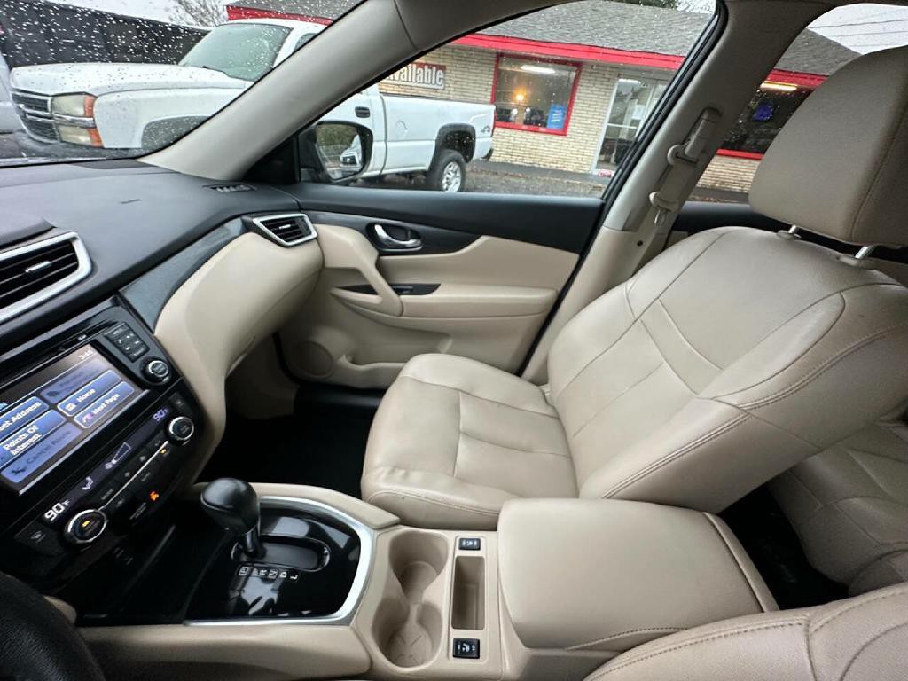 2016 Nissan Rogue Image 18