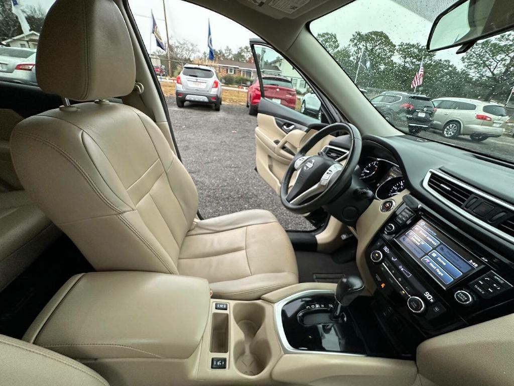 2016 Nissan Rogue Image 24