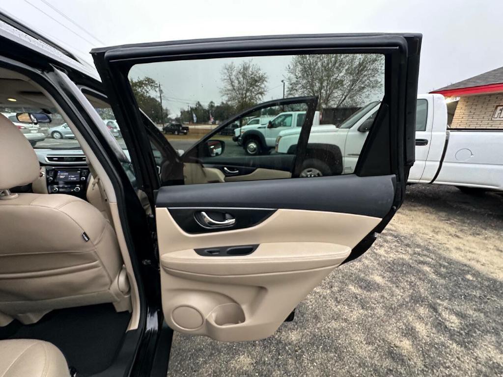 2016 Nissan Rogue Image 30