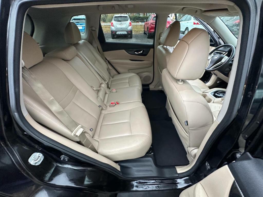 2016 Nissan Rogue Image 32