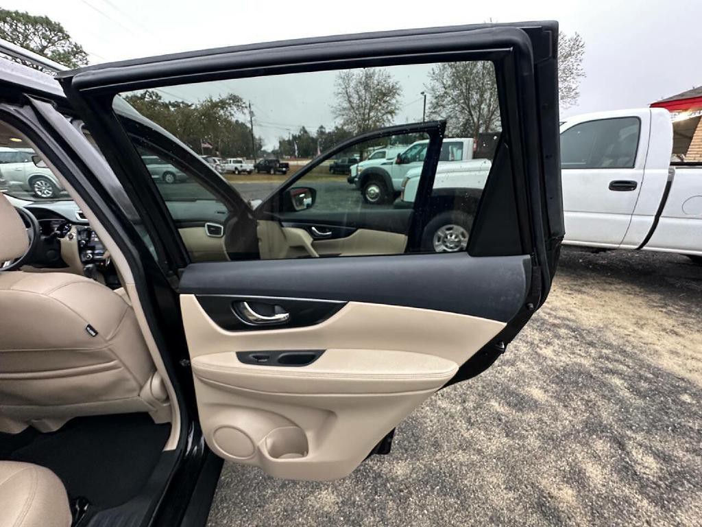 2016 Nissan Rogue Image 33