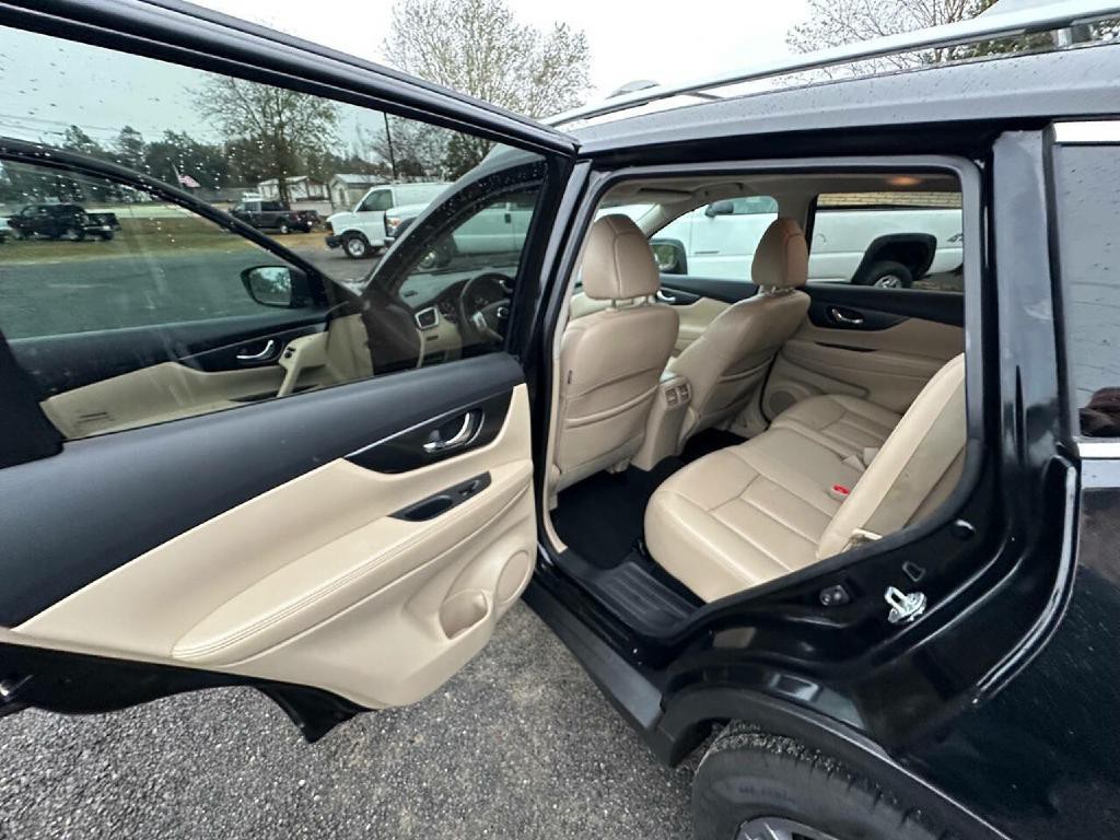 2016 Nissan Rogue Image 40