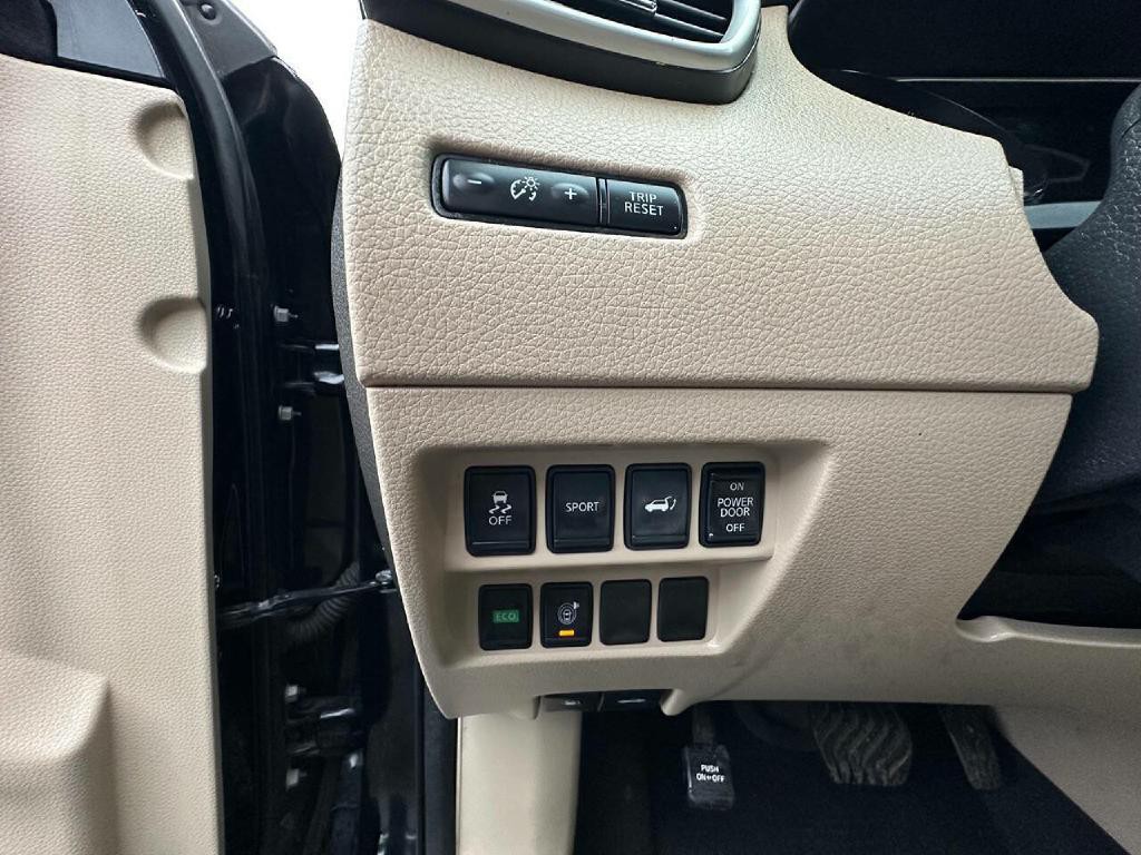 2016 Nissan Rogue Image 47