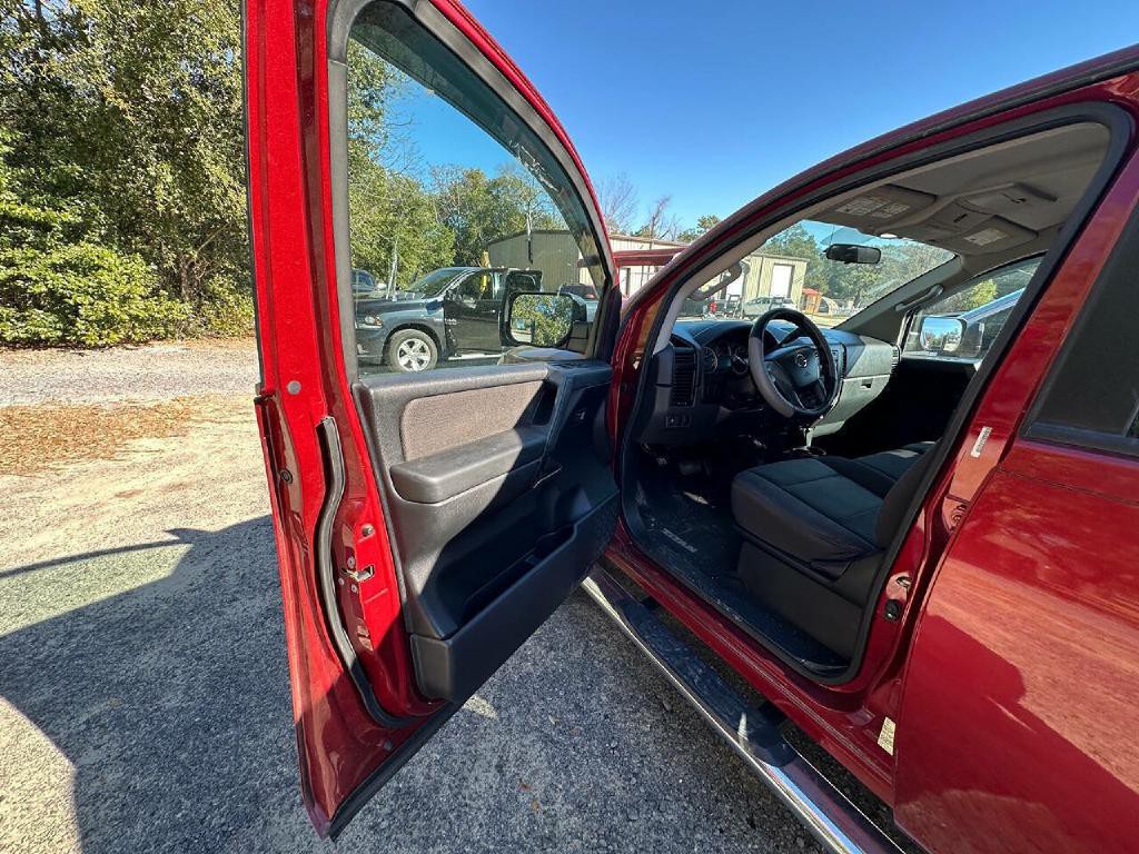 2014 Nissan Titan Image 9