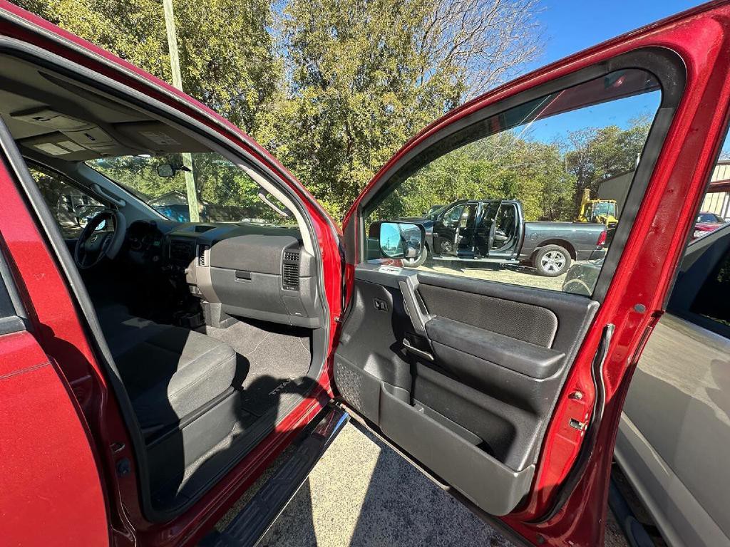 2014 Nissan Titan Image 14