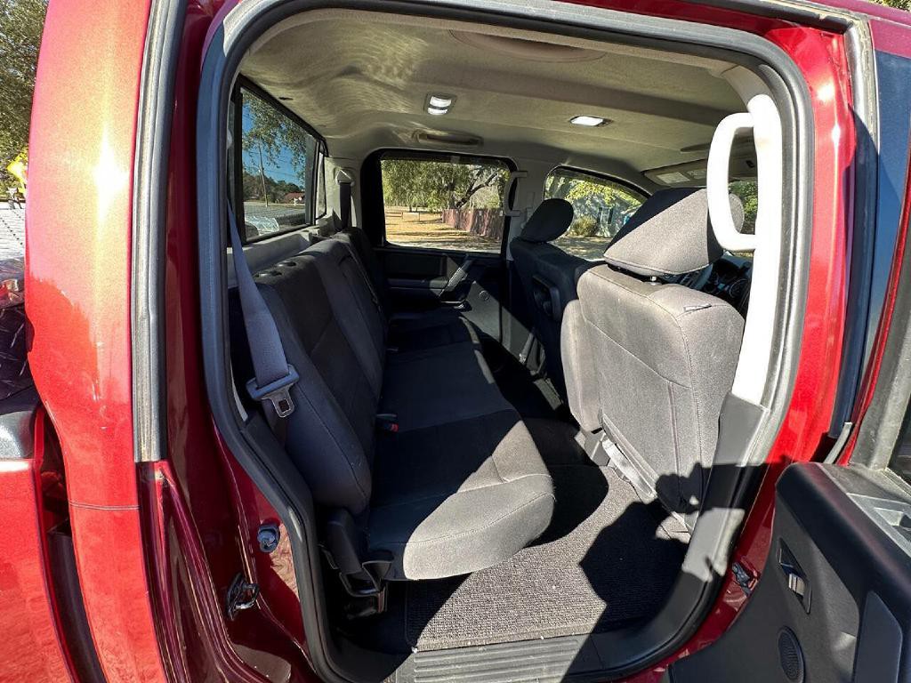 2014 Nissan Titan Image 16