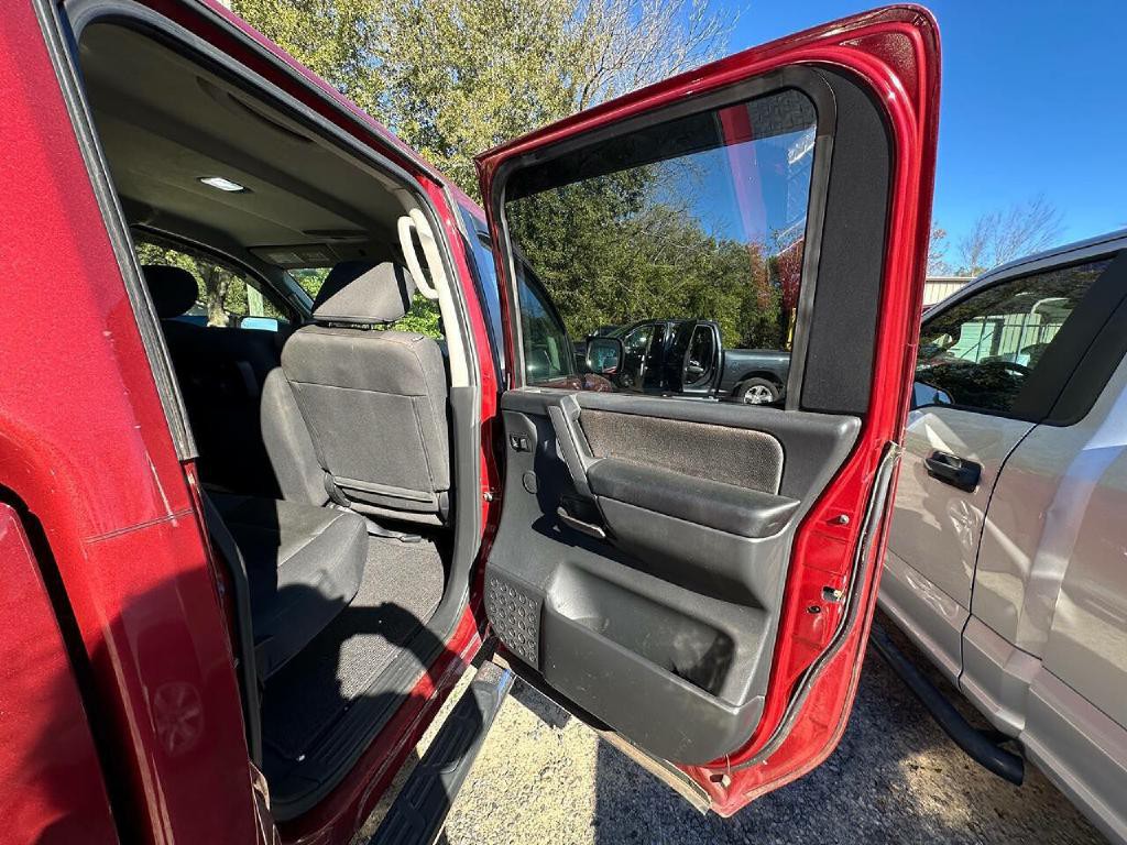 2014 Nissan Titan Image 17
