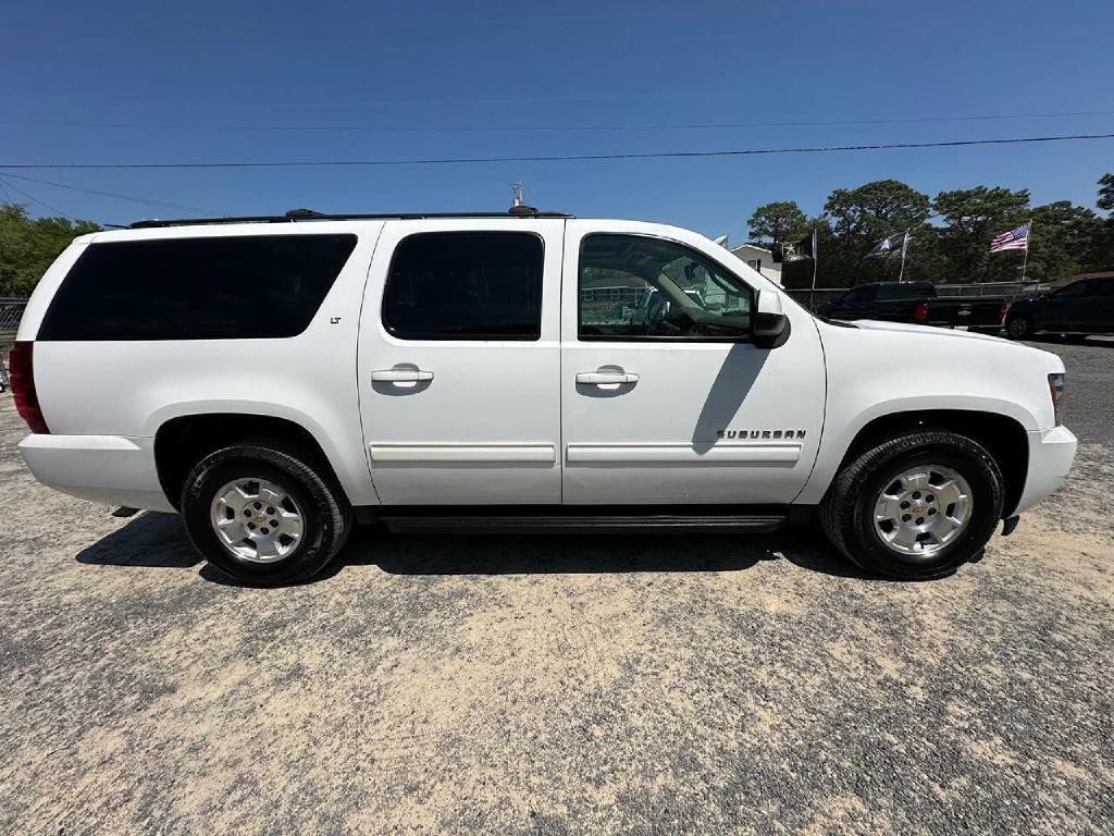 2013 Chevrolet Suburban Image 2