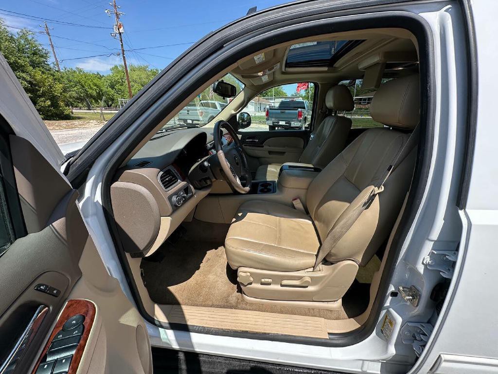 2013 Chevrolet Suburban Image 3