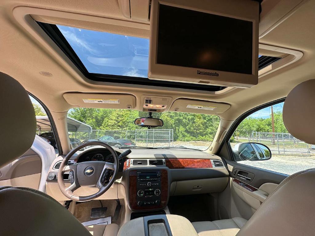 2013 Chevrolet Suburban Image 4