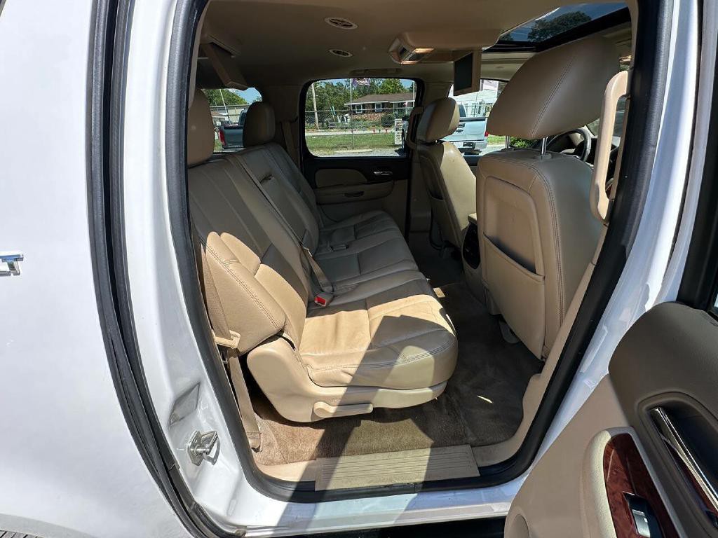 2013 Chevrolet Suburban Image 9