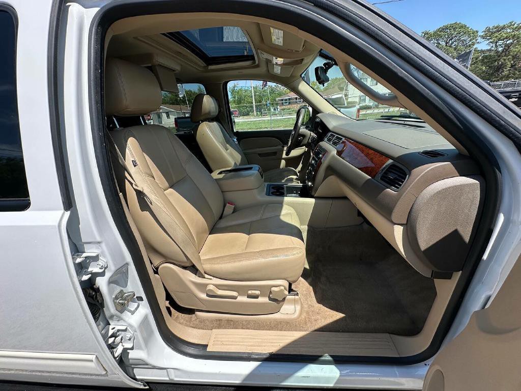 2013 Chevrolet Suburban Image 10