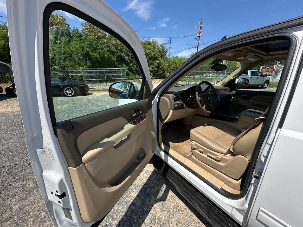 2013 Chevrolet Suburban Image 32