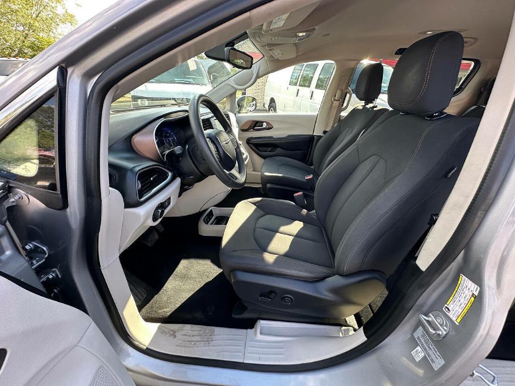 2017 Chrysler Pacifica Image 3