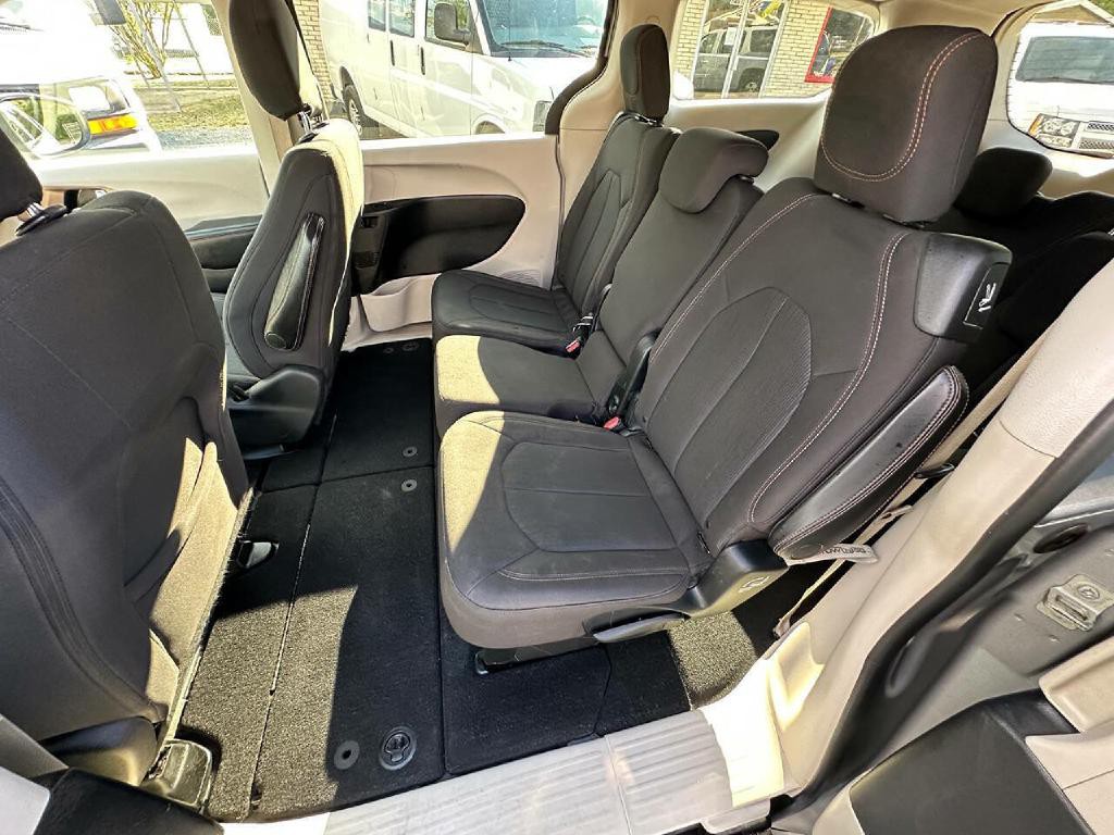 2017 Chrysler Pacifica Image 4