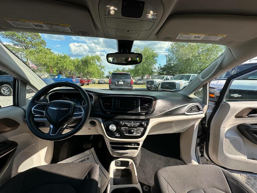 2017 Chrysler Pacifica Image 10