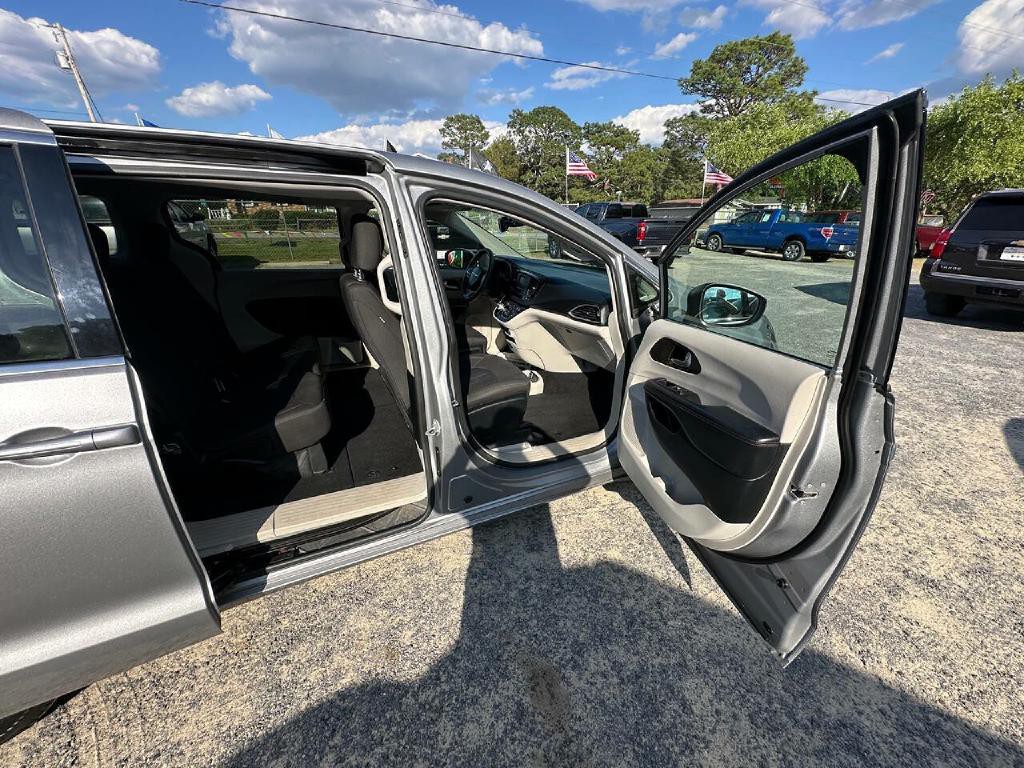 2017 Chrysler Pacifica Image 14