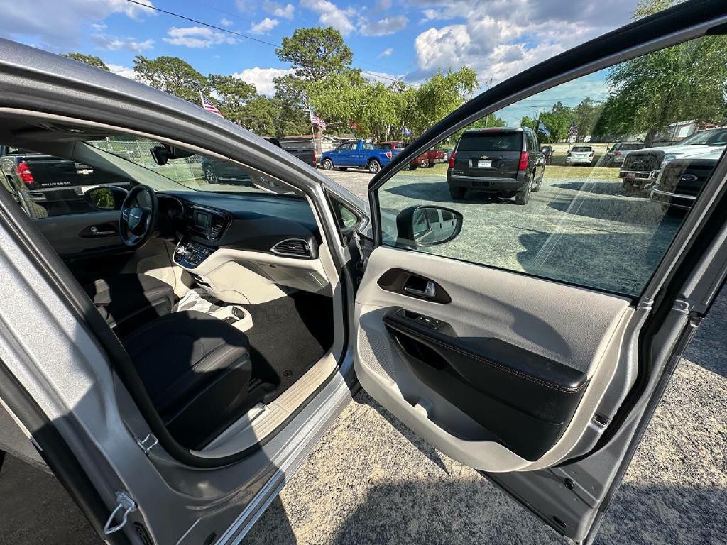 2017 Chrysler Pacifica Image 15