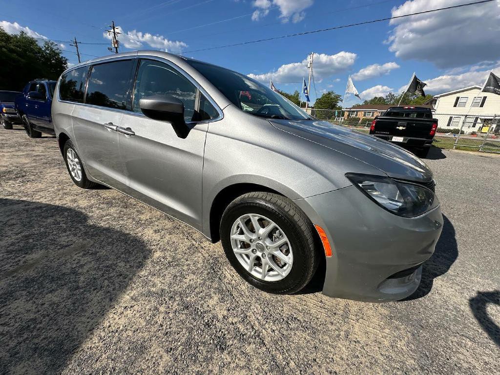 2017 Chrysler Pacifica Image 18