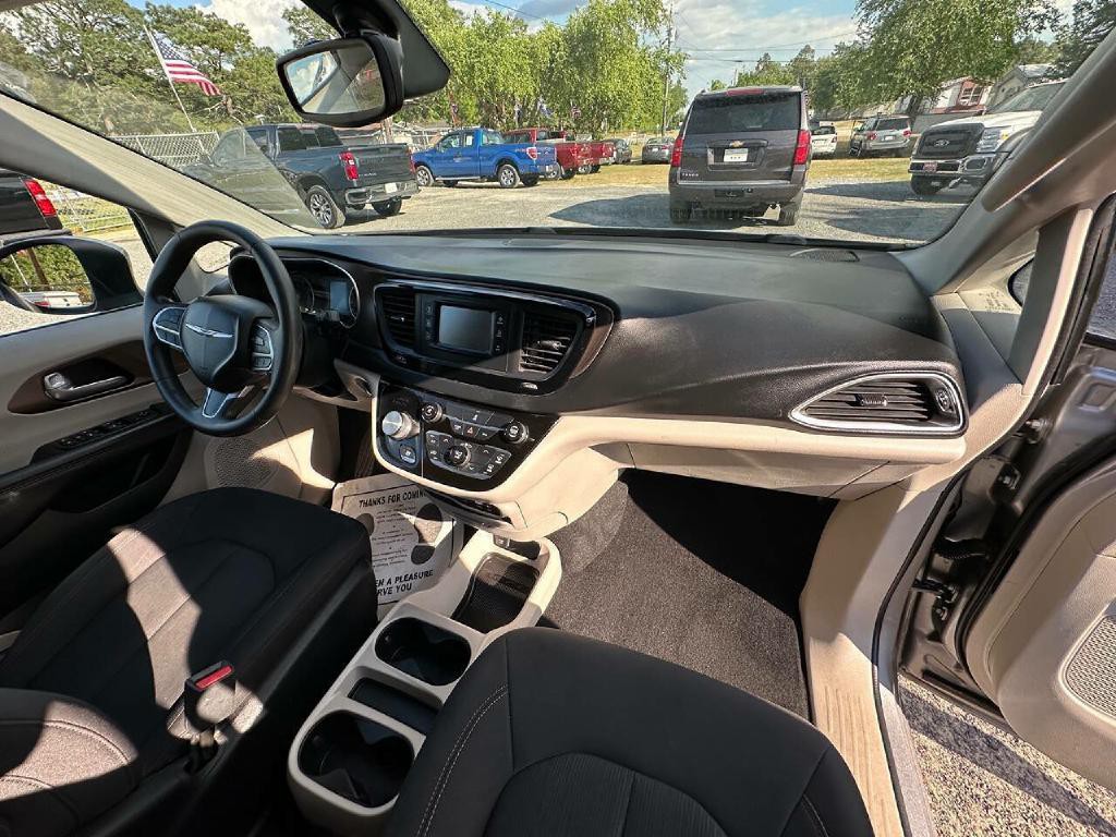 2017 Chrysler Pacifica Image 27