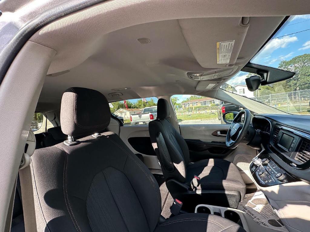 2017 Chrysler Pacifica Image 28