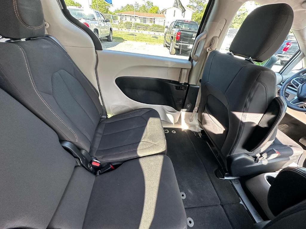 2017 Chrysler Pacifica Image 32