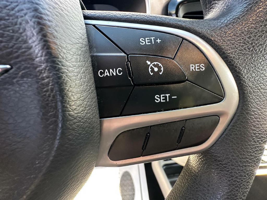 2017 Chrysler Pacifica Image 39