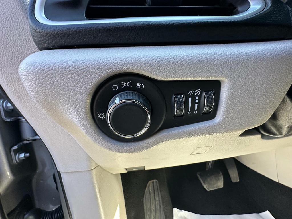 2017 Chrysler Pacifica Image 41