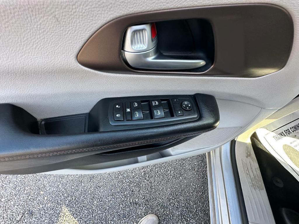 2017 Chrysler Pacifica Image 42