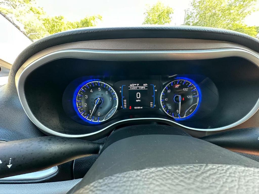 2017 Chrysler Pacifica Image 44