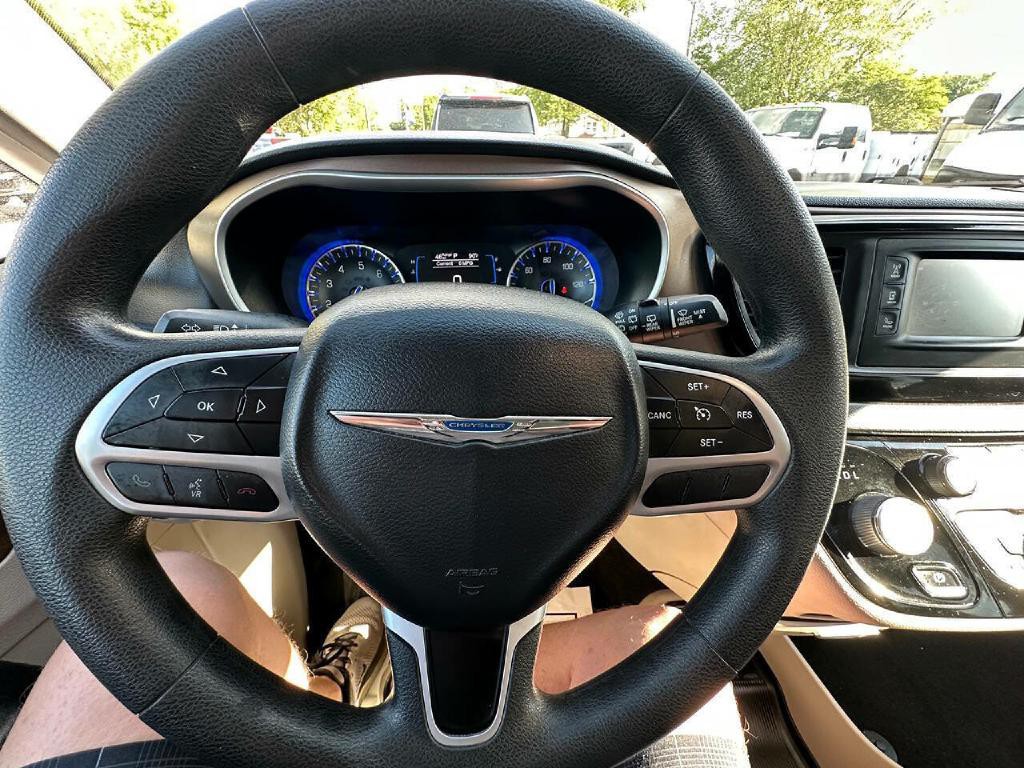 2017 Chrysler Pacifica Image 51