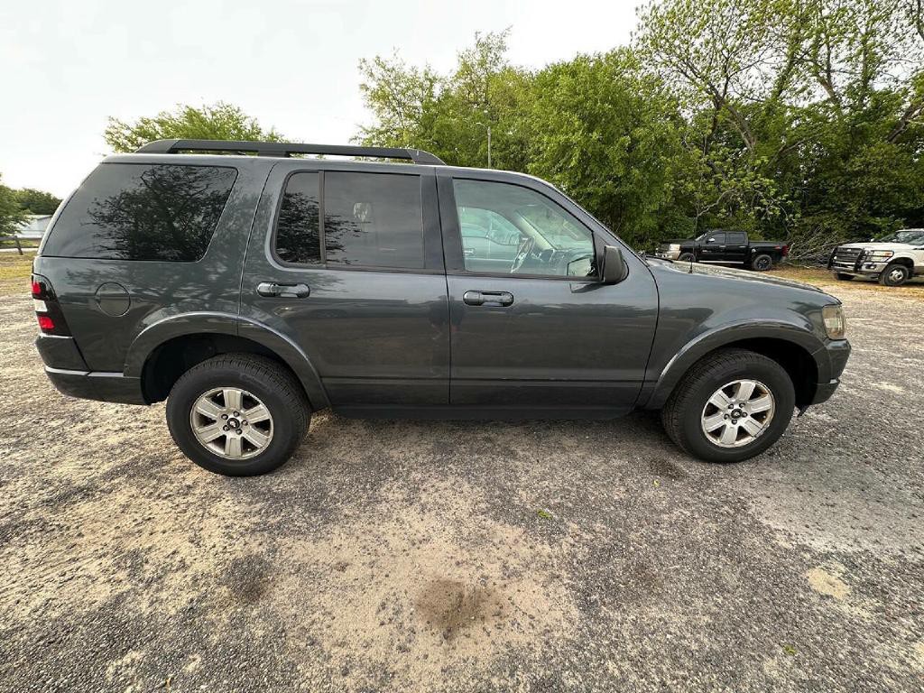 2010 Ford Explorer Image 2