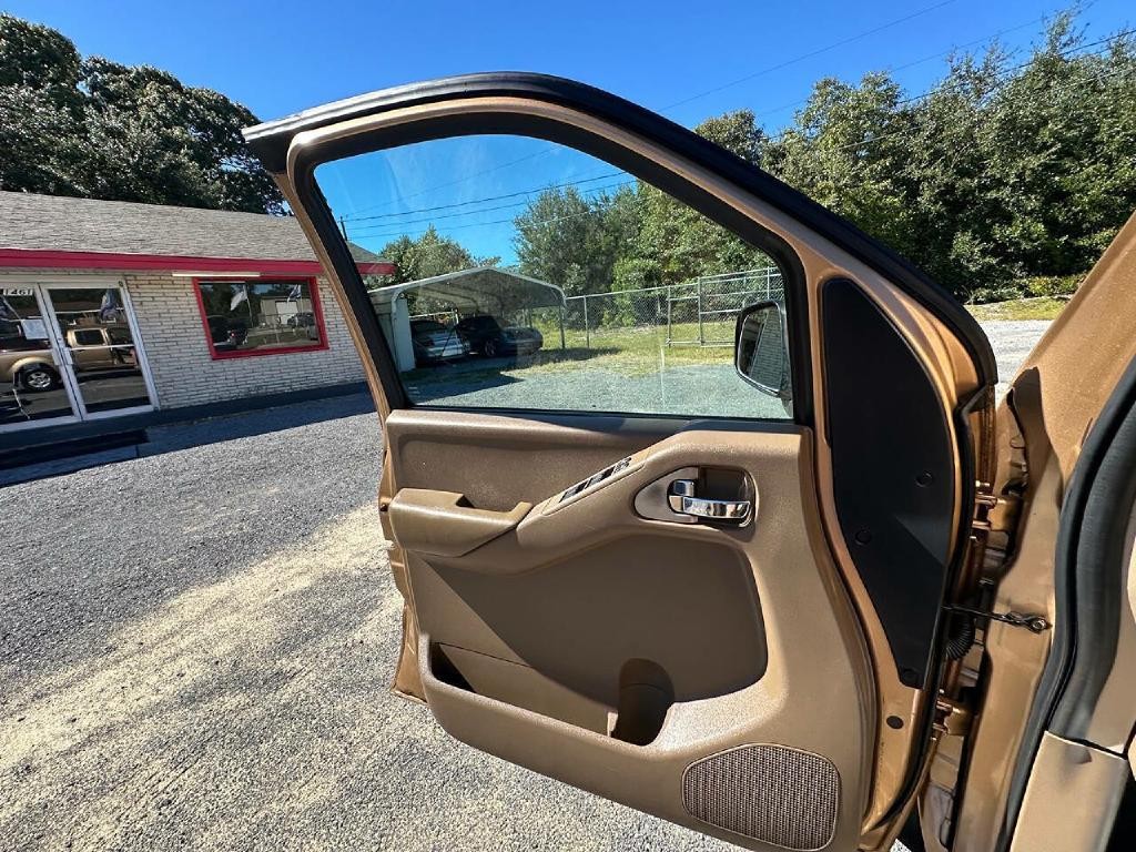 2005 Nissan Frontier Image 35