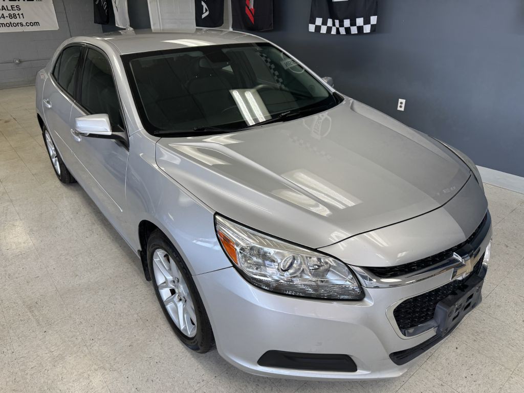 2016 Chevrolet Malibu Image 2