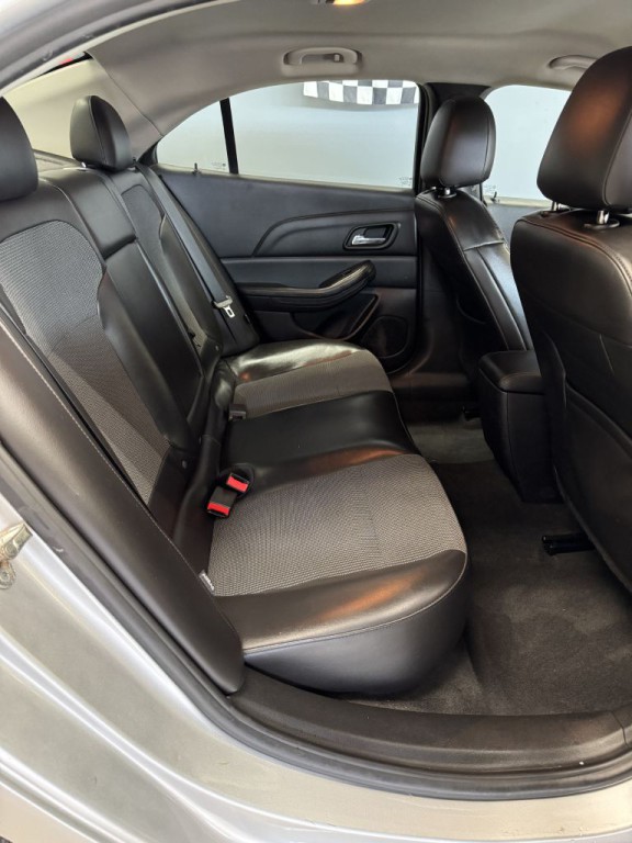 2016 Chevrolet Malibu Image 12