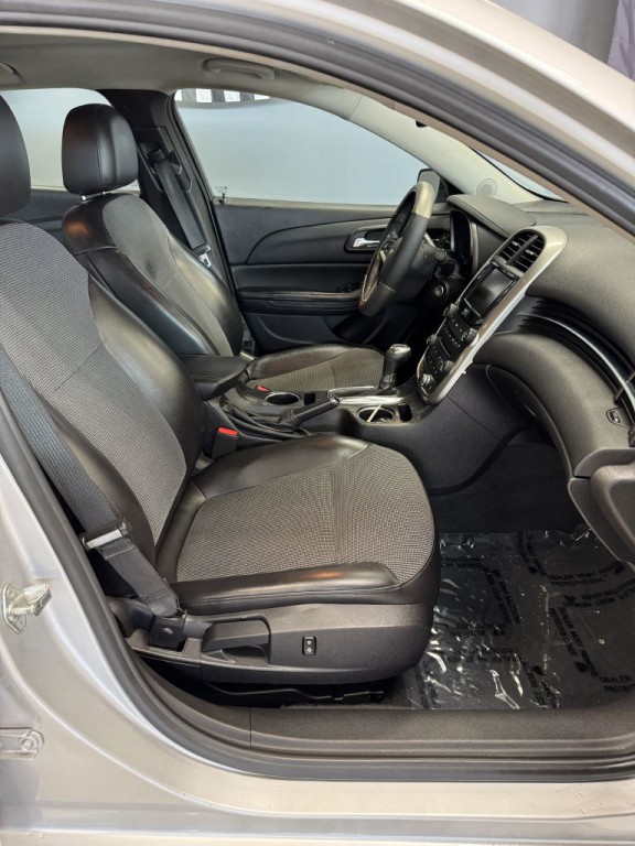 2016 Chevrolet Malibu Image 14