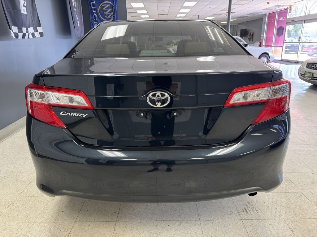 2012 Toyota Camry Image 9