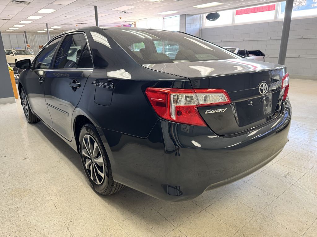 2012 Toyota Camry Image 10