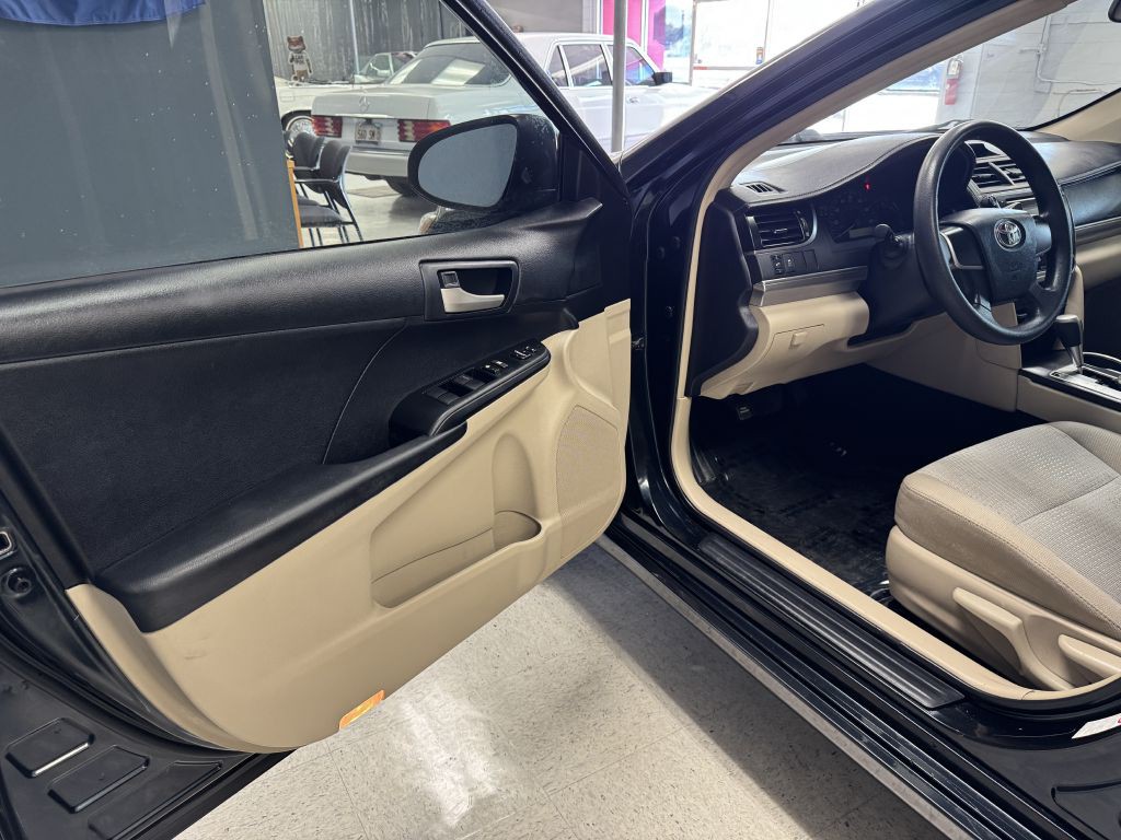 2012 Toyota Camry Image 12